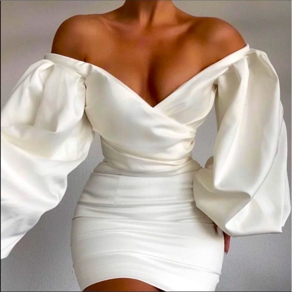 House of CB 'Carlyn' Ivory Balloon Sleeve Dress